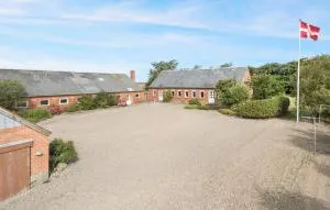Six-Bedroom Holiday Home In Thyholm - Karby
