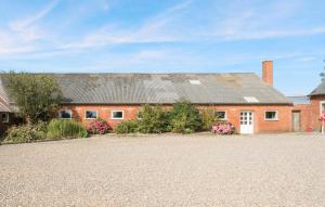 Six-Bedroom Holiday Home In Thyholm