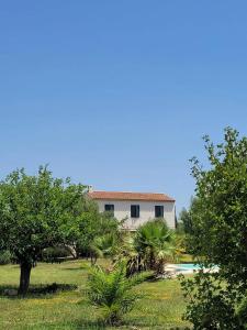Villas Villa provencale a Arles avec piscine privee et vue jardin. : photos des chambres