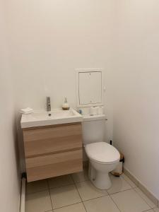 Spacieux appart terrasse métro hôpital 4pers wifi