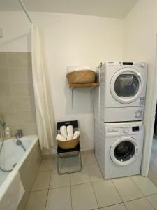 Spacieux appart terrasse métro hôpital 4pers wifi