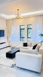 Elegant Lavington 1Bed with Pool, Private Cinema & Garden