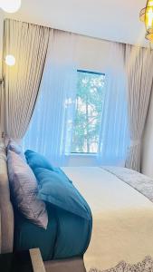 Elegant Lavington 1Bed with Pool, Private Cinema & Garden