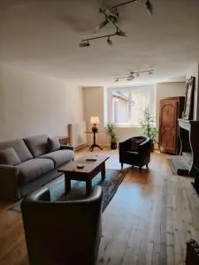 Belle maison spacieuse près d'Arbois - Mesnay