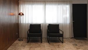 Flat and Fur 2BR Mid-Century 3mins to Nimman Airport