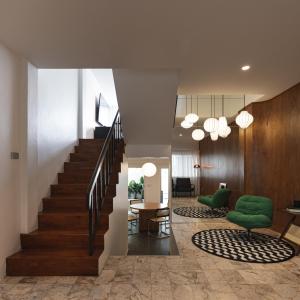 Flat and Fur 2BR Mid-Century 3mins to Nimman Airport