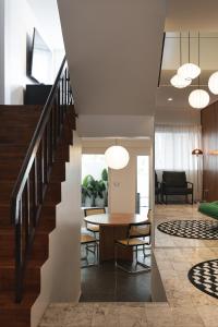 Flat and Fur 2BR Mid-Century 3mins to Nimman Airport