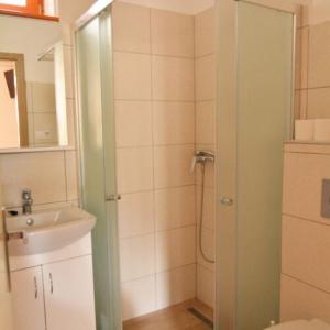 Neuhercz Apartmanok Halászi