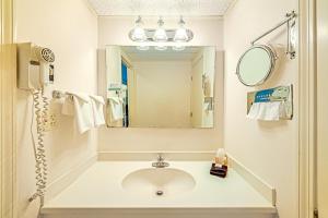 Town & Country Inn & Resort