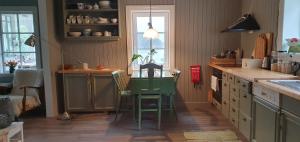 Hus ved sjøen 4 soverom 10 gjester