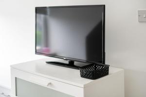 Cosy Studio 6- Near University -by Holiday Homes