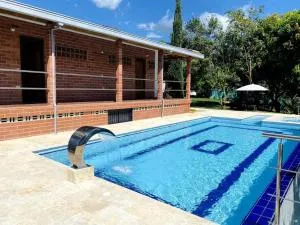 Finca con Piscina y Jacuzzi Privado - 索佩特兰