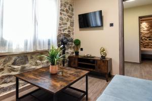 Petra Apartments Karvali