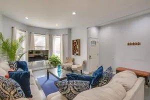 Chicago Vacation Rental Apt about 7 Mi to Downtown - Austin