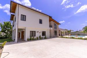 Luxury Beach Villa with Private Pool, Jacuzzi, Beach Club Access with Restaurant & Adventure Nearby