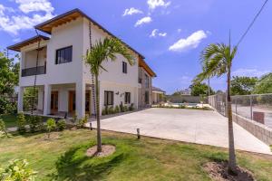 Luxury Beach Villa with Private Pool, Jacuzzi, Beach Club Access with Restaurant & Adventure Nearby