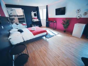 Appartements Suite ROMANTICA Balneo - Olympe Suites & Spa Lille, Croix, Roubaix : photos des chambres