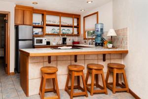 White Sands Cove E01-Partial Ocean View 2 BR by Stay Floreo