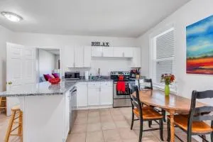 Heritage House-skiing Close,walk To Main St,roomy - 米德韦