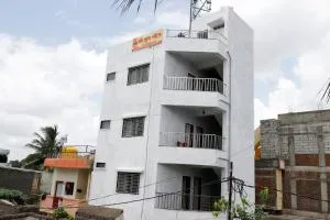 Shri Guru Lodge AC & Non AC - Solapur