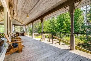 Serene Washington Island Getaway with Private Beach! - إسكانابا