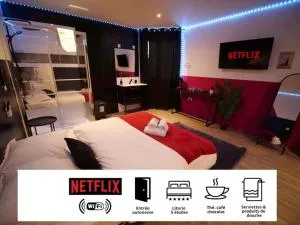 Red Room - Olympe Suites & Spa Lille, Croix, Roubaix - Croix