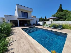 Sejours chez l'habitant Chambre chez l-habitant dans Villa d-architecte avec Piscine chauffee : photos des chambres