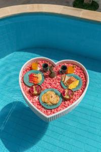 Villa TOLOSA - NEW Modern & Luxury 3BR - Central Canggu Beach