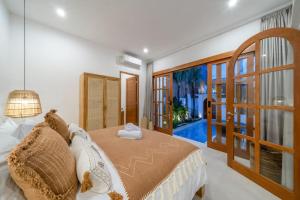 Villa TOLOSA - NEW Modern & Luxury 3BR - Central Canggu Beach