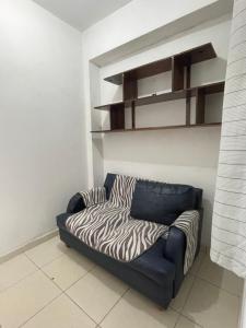 Quarto, sala, cozinha e banheiro - ar condicionado - 2 minutos da praia do Porto Da Barra - 303-46