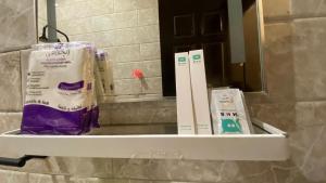 شقة استديو انيقة بجلسة جانبية