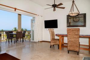 Residences at Barrier Reef 4B Oceanview 2 BR by Stay Floreo