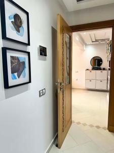 Chic beachside Apt,Mountain view