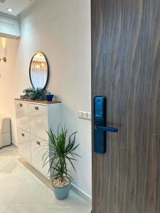 Chic beachside Apt,Mountain view