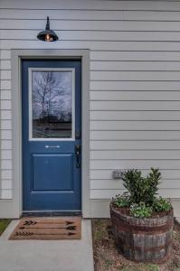 Cozy Loft - Steps to 12th South and Belmont