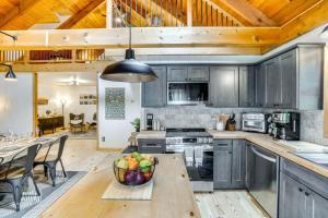 Stylish Catskills Retreat Year-Round Adventure!