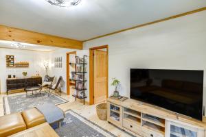 Stylish Catskills Retreat Year-Round Adventure!