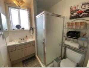 Stay in Beverly Hills - Private Bedroom & Bath for female only - near Beverly Center, Cedars Sinai Hospital, The Grove