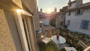 Appartement duplex sur les toits dAix avec terrasse ensoleillée