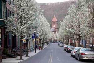 In The Heart Of Jim Thorpe (with your own parking)