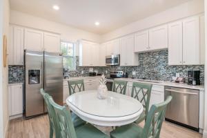 Sea Breeze Cottage Near Disney With Margaritaville Resort & Island H20 Waterpark Access - 2982La