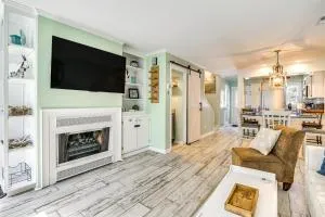 Chic Murrells Inlet Getaway about 2 Mi to Marsh Walk! - Murrells Inlet