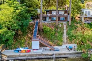 Waterfront Vashon Island Home, Beach Access and View - Burien