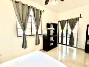 Alojamiento entero con vista al mar desde terraza y balcón