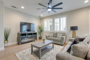 Luxe Roseville Home with Pool and Hot Tub!