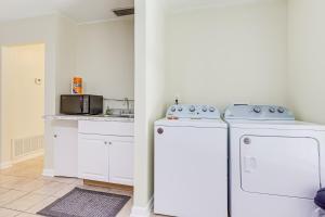 Walkable Mobile Apartment with Fenced-In Yard