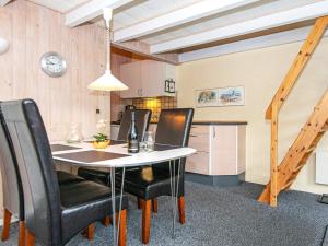 6 person holiday home on a holiday park in Hemmet