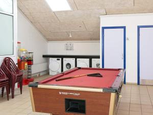 6 person holiday home on a holiday park in Hemmet