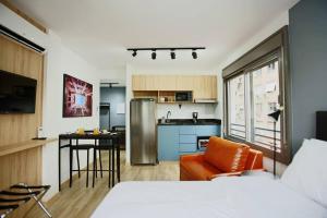 Estúdio frente Parque da Redenção com vista e piscina