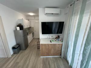 Sunshine Ofrynio Apartment with private pool 260cm x 160cm during summer